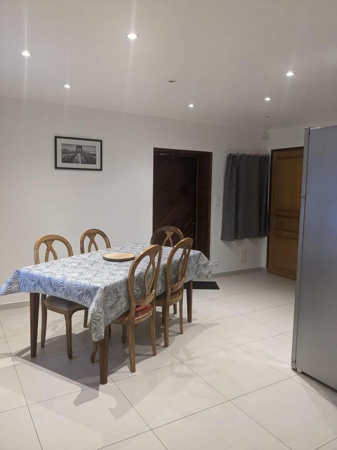 فندق La Ferme Du Guindal ماركيز الغرفة الصورة